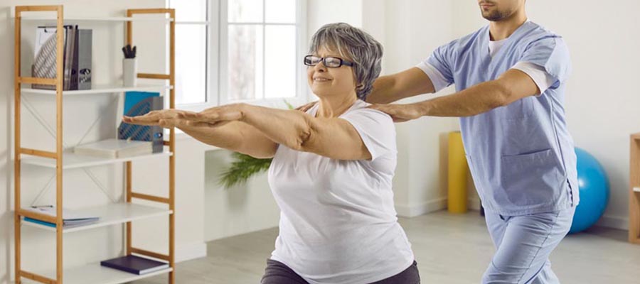 Managing Scoliosis in the Elderly: Key Exercises for Better Spine Alignment